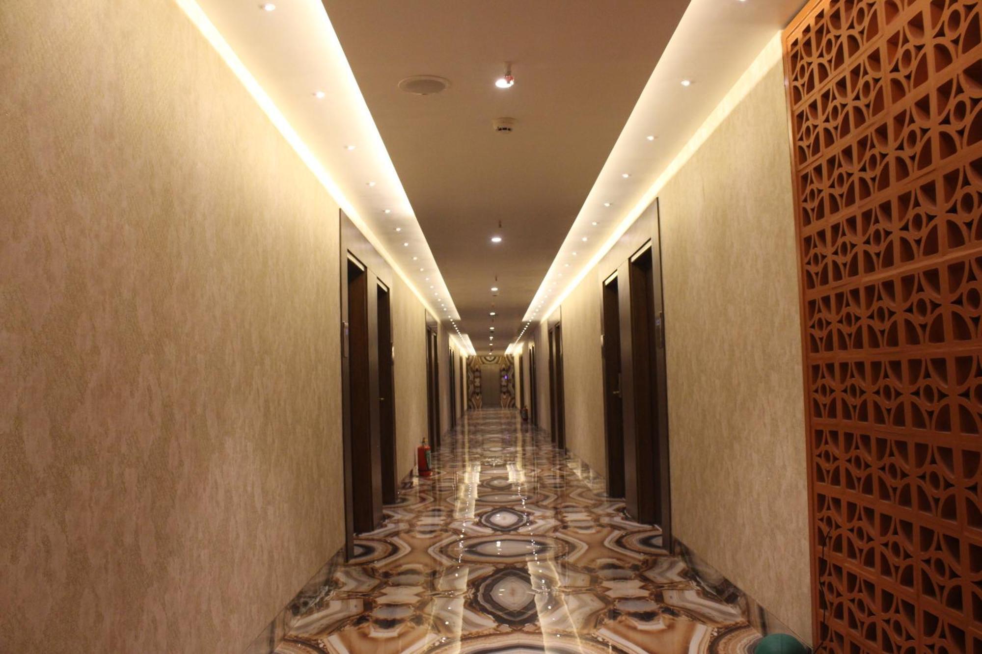 Hotel Madhuban Silvassa Exteriör bild